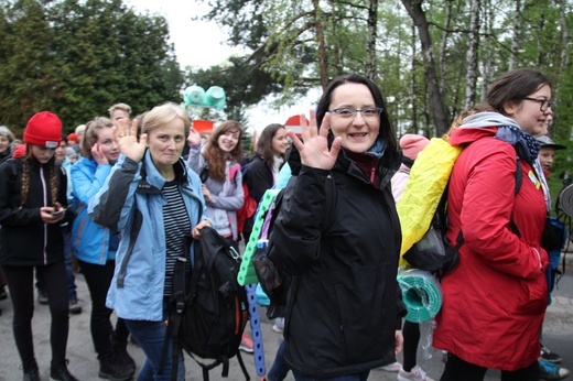 W drodze z Kęt-Podlesia - grupy św. Matki Teresy, św. Maksymiliana i św. Brata Alberta - 2019