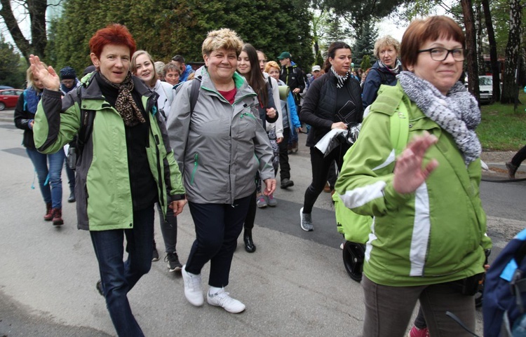 W drodze z Kęt-Podlesia - grupy św. Matki Teresy, św. Maksymiliana i św. Brata Alberta - 2019