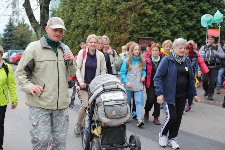 W drodze z Kęt-Podlesia - grupy św. Matki Teresy, św. Maksymiliana i św. Brata Alberta - 2019