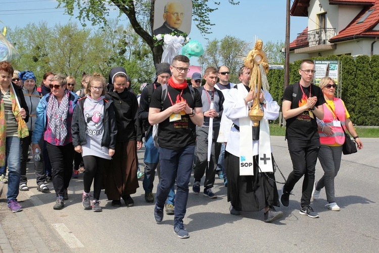 Adoracja Jezusa w drodze z Wieprza do Tomic - grupa bł. ks. M. Sopoćki