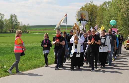 Adoracja Jezusa w drodze z Wieprza do Tomic - grupa bł. ks. M. Sopoćki