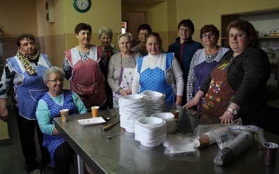 Gospodynie z Witkowic jak co roku - w pełnej gotowości przed przybyciem pielgrzymów.