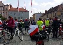 Tarnowskie Góry. Rowery i rajd z flagą, czyli Dzień Flagi na sportowo
