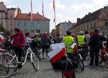 Tarnowskie Góry. Rowery i rajd z flagą, czyli Dzień Flagi na sportowo