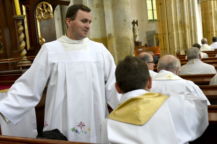 Pielgrzymka duchowieństwa do strzegomskiej bazyliki