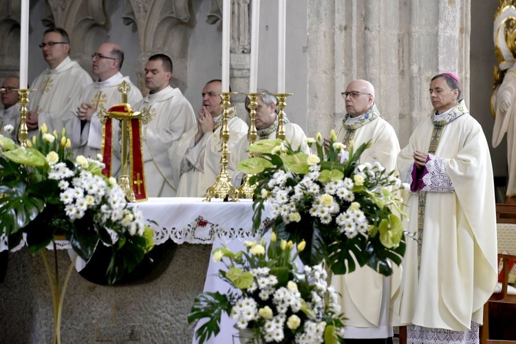 Pielgrzymka duchowieństwa do strzegomskiej bazyliki