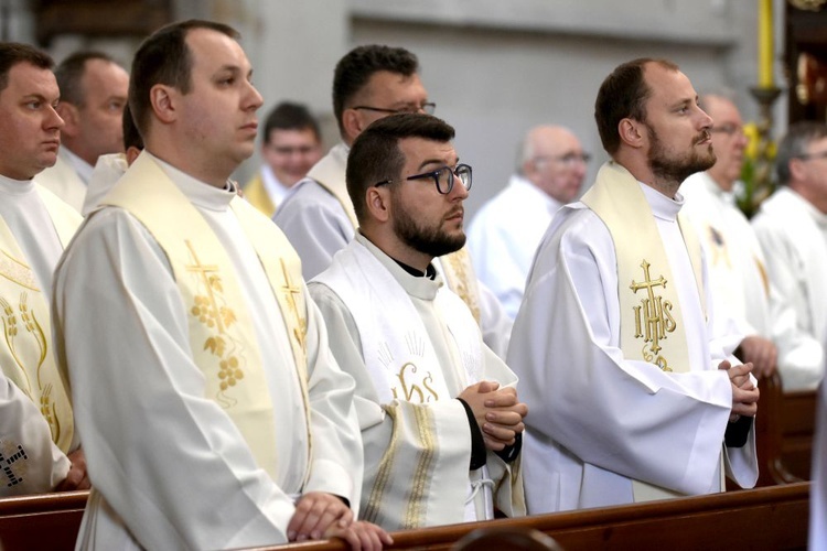 Pielgrzymka duchowieństwa do strzegomskiej bazyliki