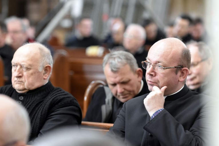Pielgrzymka duchowieństwa do strzegomskiej bazyliki