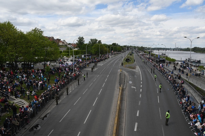 Defilada w święto Konstytucji 3 maja