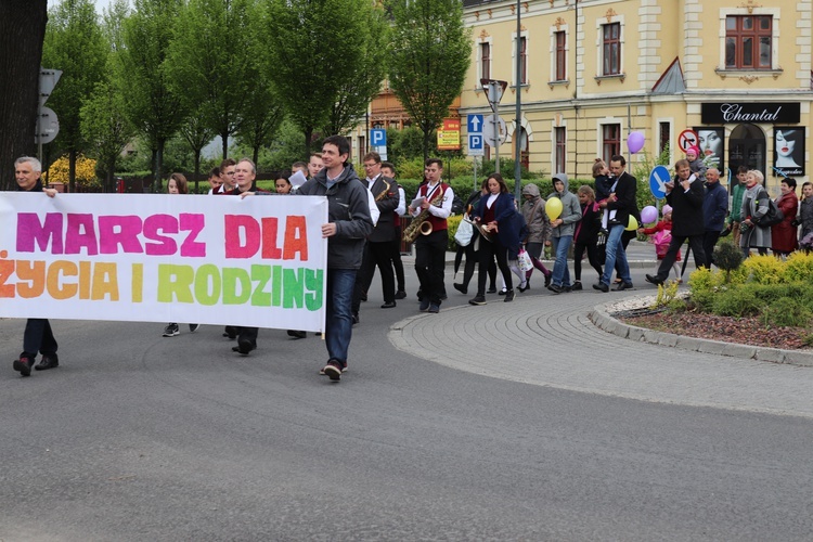 "Tak" dla życia i rodziny - kolorowy marsz w Pszczynie