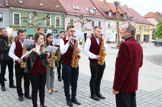 "Tak" dla życia i rodziny - kolorowy marsz w Pszczynie