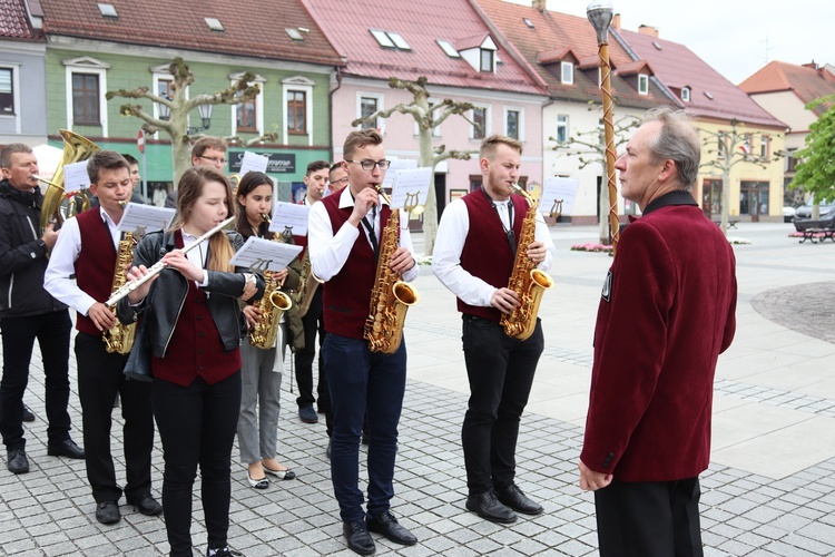 "Tak" dla życia i rodziny - kolorowy marsz w Pszczynie