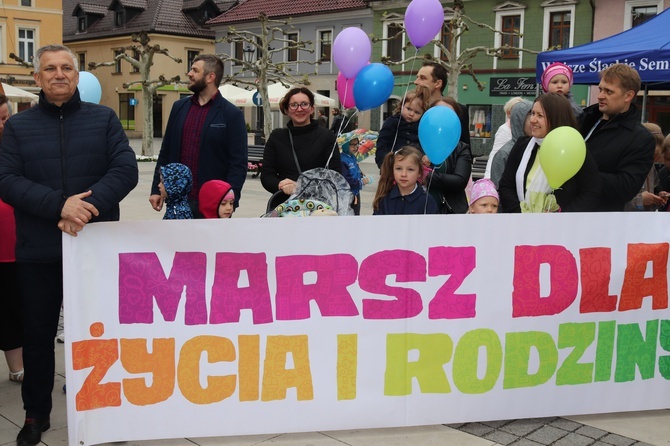 "Tak" dla życia i rodziny - kolorowy marsz w Pszczynie