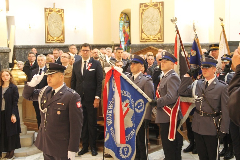 Uroczystości w Radomiu rozpoczęła Msza św. w kościele garnizonowym.