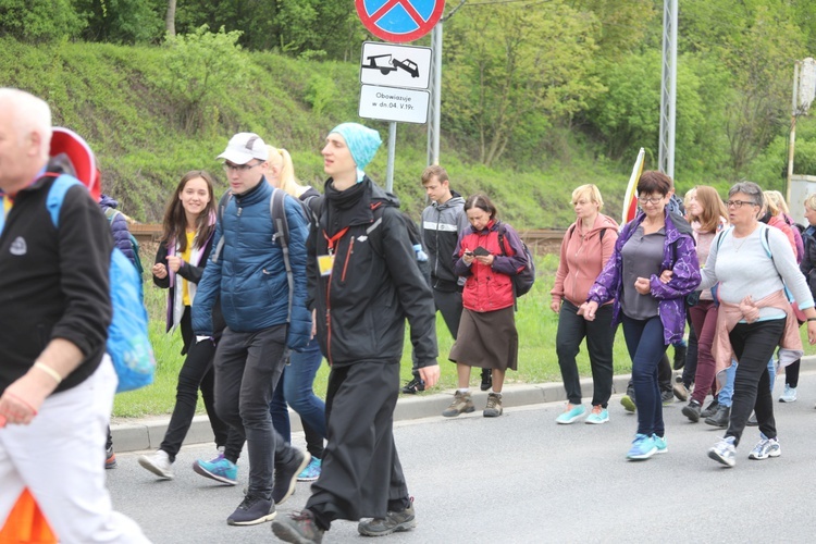 7. pielgrzymka dotarła z Hałcnowa do Łagiewnik - 2019