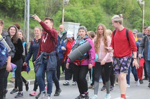 7. pielgrzymka dotarła z Hałcnowa do Łagiewnik - 2019