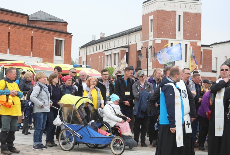 7. pielgrzymka dotarła z Hałcnowa do Łagiewnik - 2019