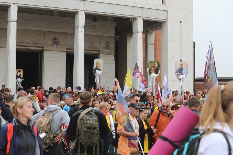 7. pielgrzymka dotarła z Hałcnowa do Łagiewnik - 2019