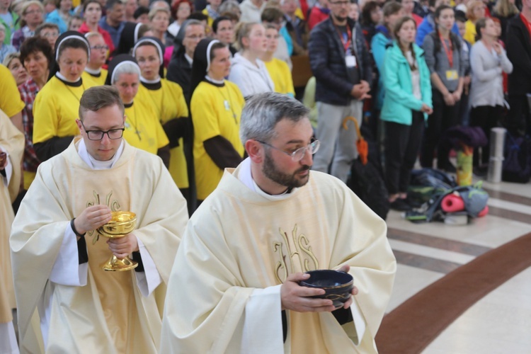 Łagiewniccy pielgrzymi u św. Faustyny i na Mszy św. w bazylice - 2019 