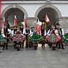 „Blichowiacy” zaprezentowali folklor łowicki oraz zamanifestowali miłość do ojczyzny.