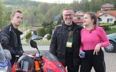 Tata, syn i córka - rodzina pielgrzymkowych pilotów na motocyklach