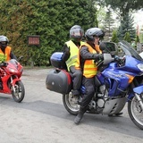 Tata, syn i córka - rodzina pielgrzymkowych pilotów na motocyklach