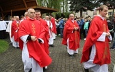 Pielgrzymi w sutannach w drodze do Łagiewnik - 2019