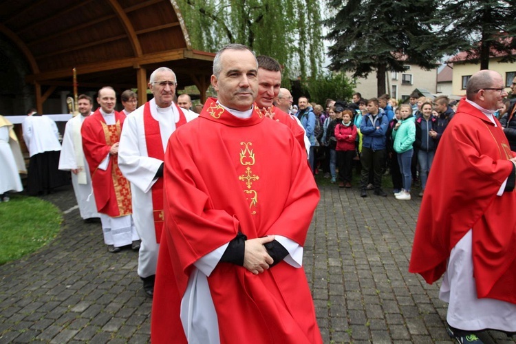 Pielgrzymi w sutannach w drodze do Łagiewnik - 2019