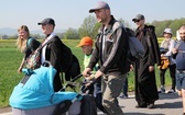 Pielgrzymi w sutannach w drodze do Łagiewnik - 2019