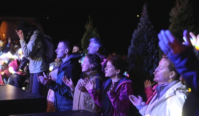 Wieczorny koncert i adoracja w Wysokiej.