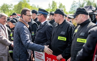 Premier do strażaków: Jesteście wspaniałymi bohaterami naszej codzienności