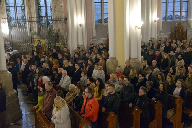 Modlitwa za maturzystów w katedrze w Radomiu