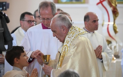 Papież udzielił Pierwszej Komunii 245 bułgarskim dzieciom
