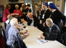 I pełno ludzi w każdym wagonie...