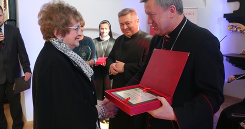 Otrzymali tytuł "Samarytanin Caritas Archidiecezji Wrocławskiej"