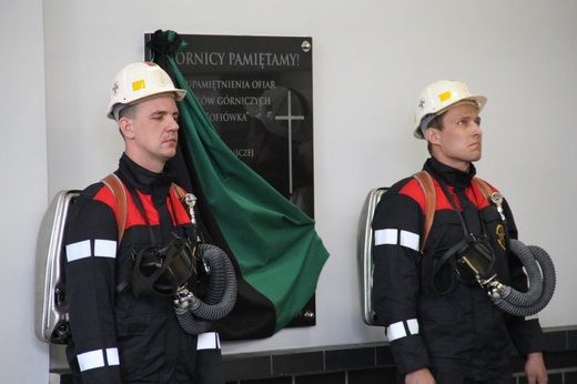Zofiówka. Górnicy modlą się za pięciu kolegów, którzy zginęli rok temu