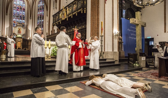 Bp Michał Janocha konsekrował dwie dziewice