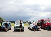 Pielgrzymkową ekipę tworzą nie tylko osoby, które idą do Matki Bożej, ale i ci, którzy dbają o bezpieczeństwo wędrujących.