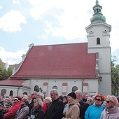 Eucharystię odprawiono na placu przed kościołem.