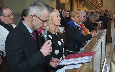 ▲	Nauczyciele religii dokonali aktu zawierzenia Maryi.