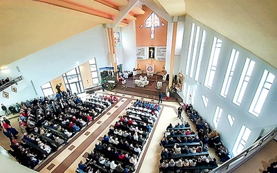 Eucharystia w już uświęconych murach.