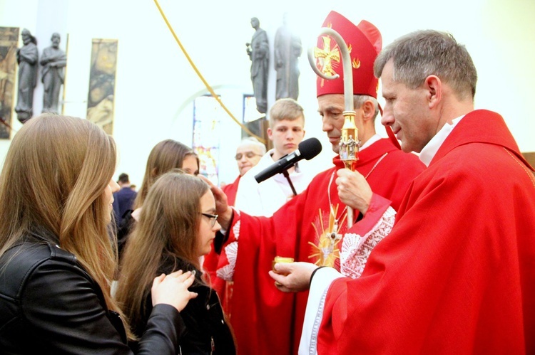 Bierzmowanie w Łapczycy i Bochni. Bądźcie czytelnym znakiem dla świata