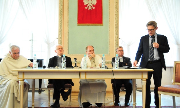 O. Ludwik Wiśniewski: Niekiedy minister przemawia jak ministrant, a duchowny jak polityk