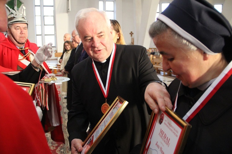 Wręczenie medali Podkarpackiej Komandorii Bractwa Orderu św. Stanisława