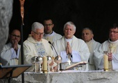 Lourdes: Abp Wiktor Skworc zawierzył Ślązaków Matce Bożej