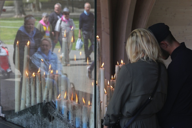 Crucem Tuam adoramus Domine