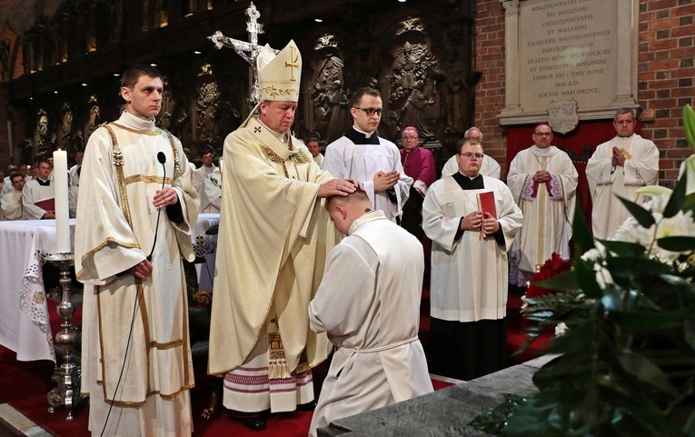 Święcenia diakonatu w trzech różnych miejscach