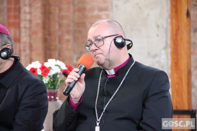 Debata polskich i niemieckich biskupów o pokoju