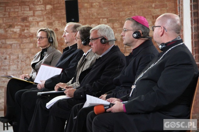 Debata polskich i niemieckich biskupów o pokoju