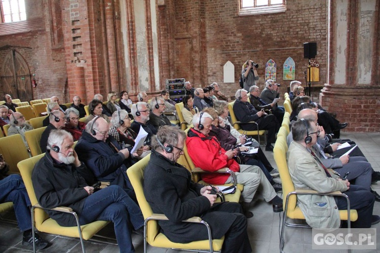 Debata polskich i niemieckich biskupów o pokoju